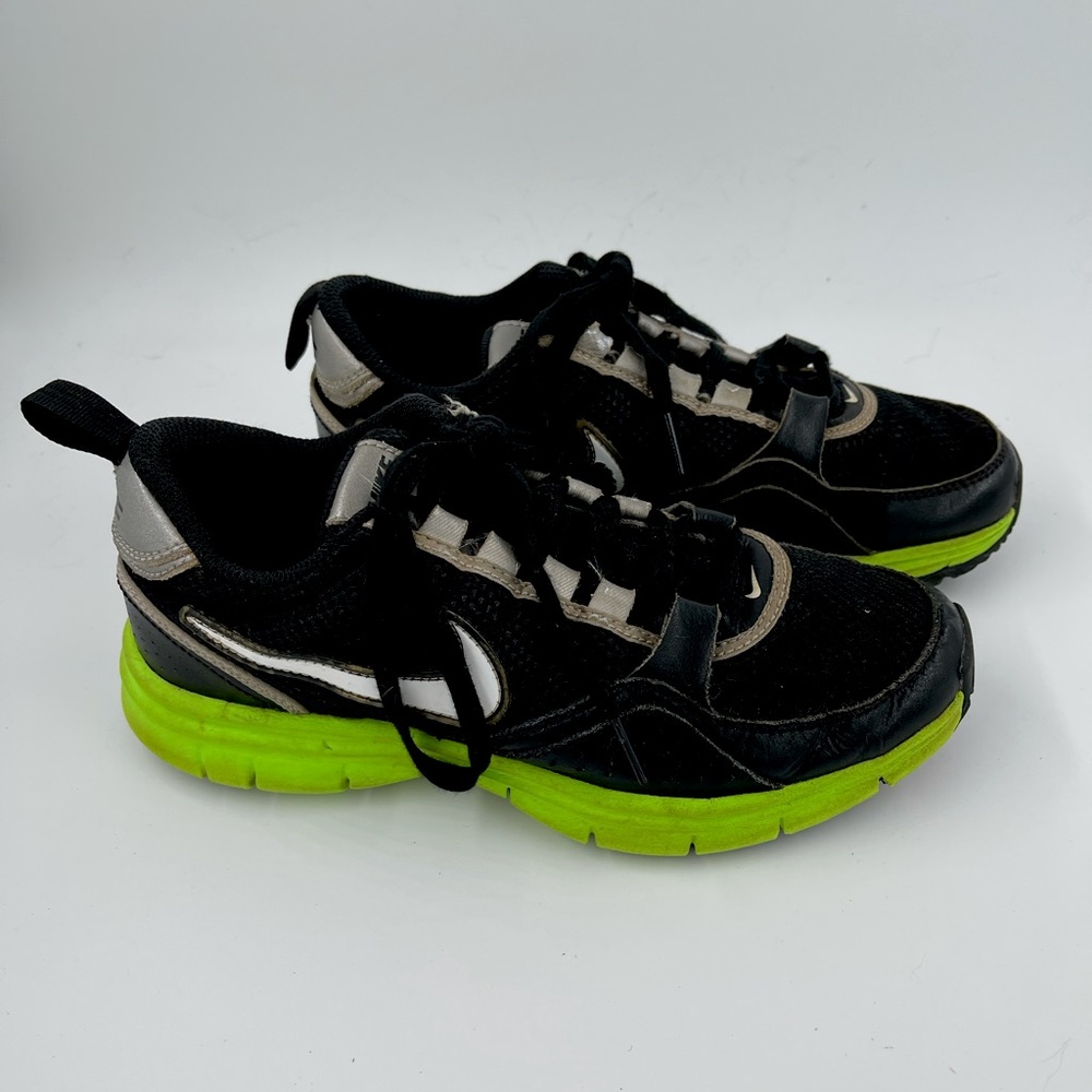 🥾 Nike Sport Lite Freedom Black Green Sneakers - Women’s Size 7
